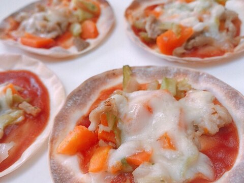 野菜炒めリメイク　簡単！餃子の皮で野菜ピザ
